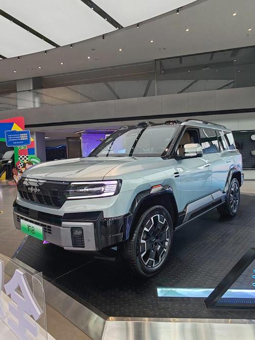 重庆巴南区万宏悦企业管理咨询比亚迪方程豹硬派越野的爆款，英菲尼迪35周年与你共成长